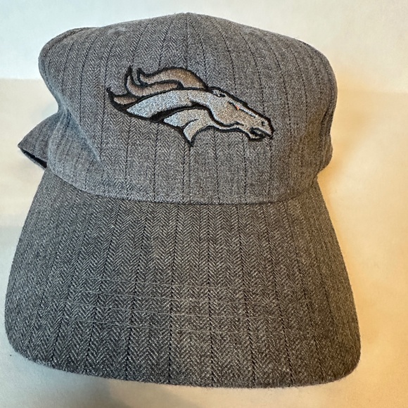 Denver Broncos NFL grey fitted cap - Picture 1 of 4